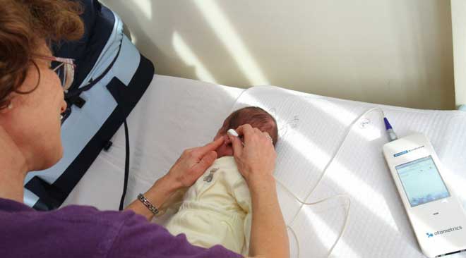 Nabavljen aparat za ispitivanje sluha novorođenčadi
